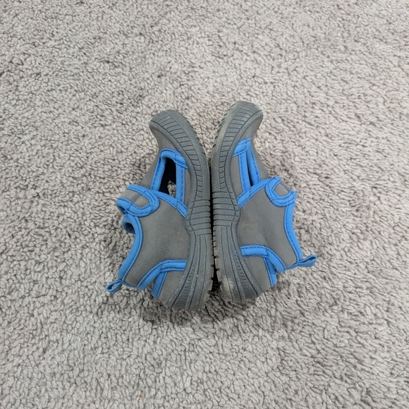 Oomphies Kids Gray and Blue Sandals - Picture 3 of 8